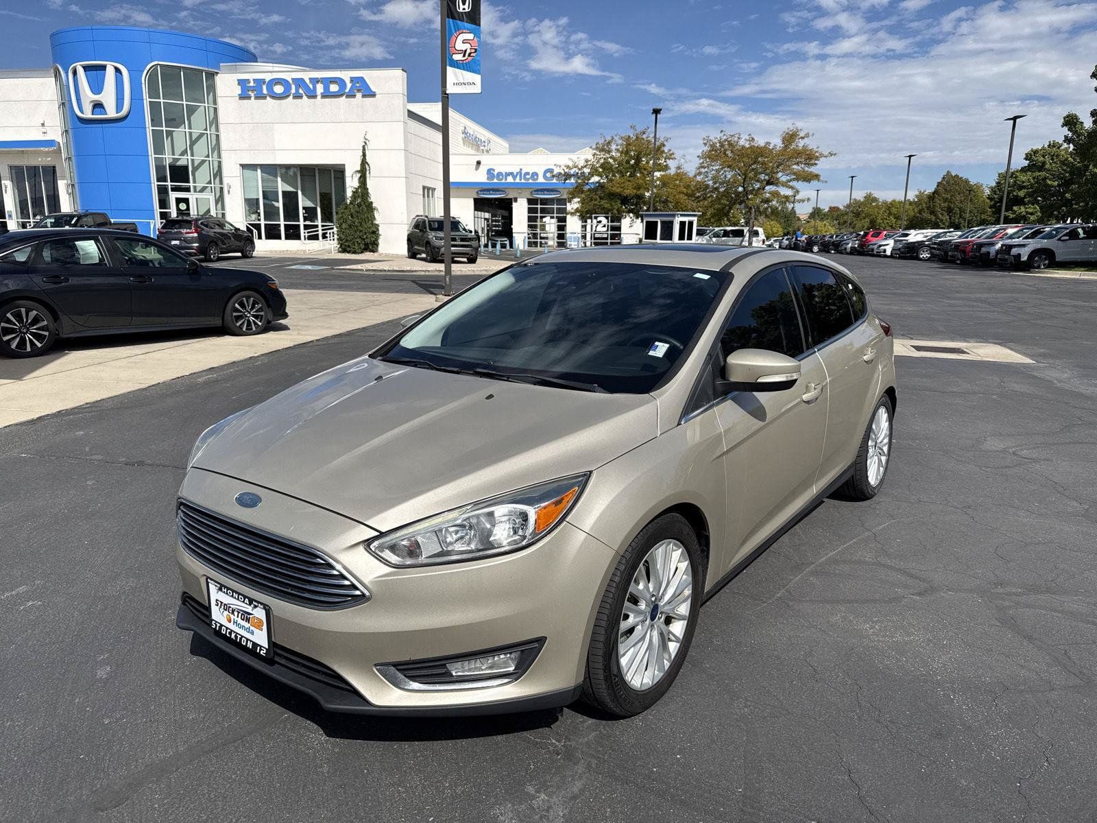 Used 2018 Ford Focus Titanium w/ Titanium Technology Package FWD image 2