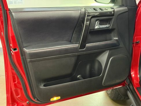 Used 2019 Toyota 4Runner TRD Off-Road Premium AWD/4WD image 20