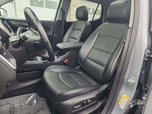 Used 2023 GMC Terrain SLT w/ Infotainment Package II image 32