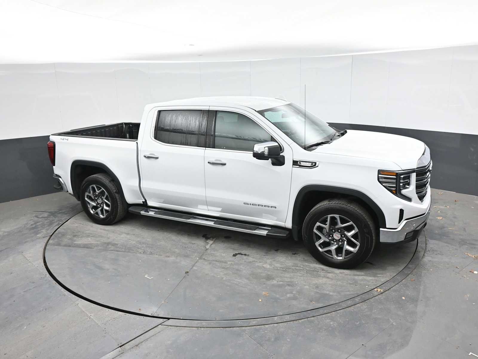 Used 2024 GMC Sierra 1500 SLT w/ SLT Premium Plus Package AWD/4WD image 34