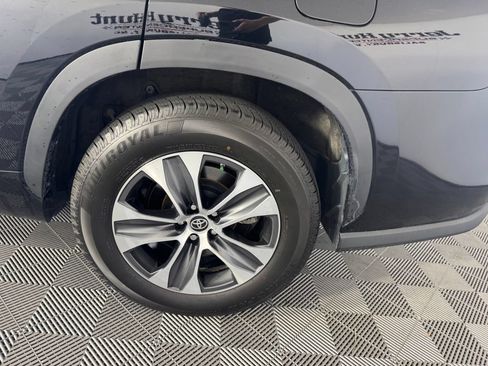 Used 2022 Toyota Highlander XLE FWD image 13
