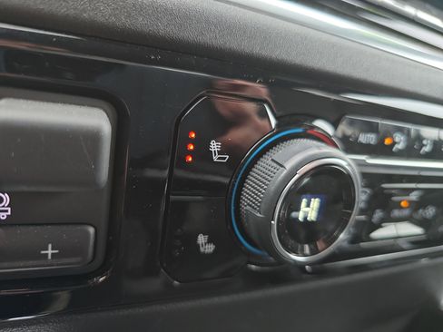 Used 2025 Chevrolet Silverado 1500 LT image 30