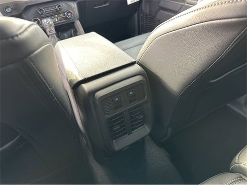 New 2025 Ford Bronco Outer Banks w/ Sasquatch Package image 22