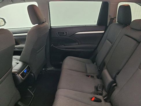 Used 2019 Toyota Highlander LE image 18