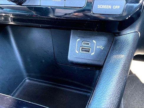 Used 2023 Jeep Compass Limited image 16