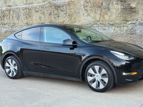 Used 2021 Tesla Model Y Long Range AWD/4WD image 10