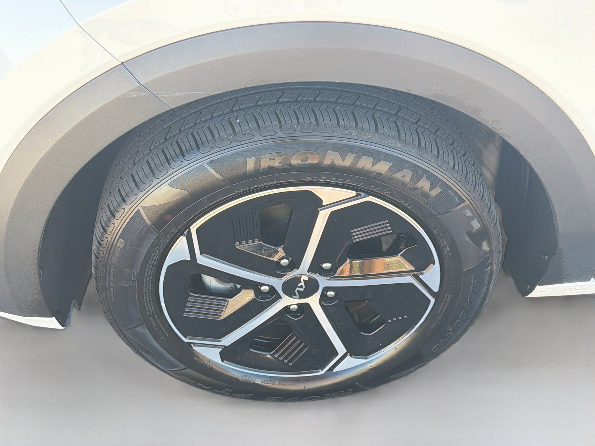 Used 2025 Kia Niro LX FWD image 11