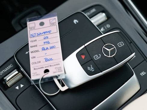 Used 2022 Mercedes-Benz GLA 250 4MATIC image 39
