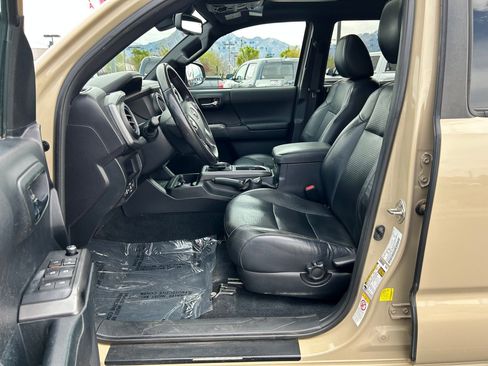 Used 2018 Toyota Tacoma TRD Off-Road w/ TRD Premium Off Road Package image 11