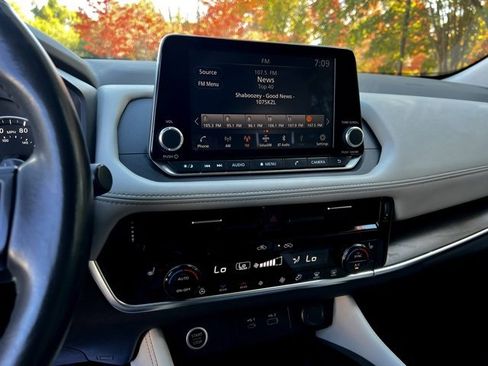 Used 2021 Nissan Rogue SL image 40