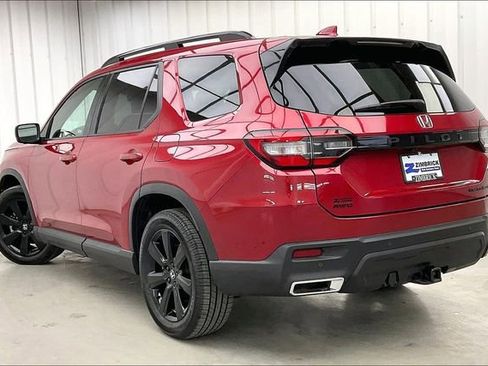 Certified 2025 Honda Pilot Black Edition image 11