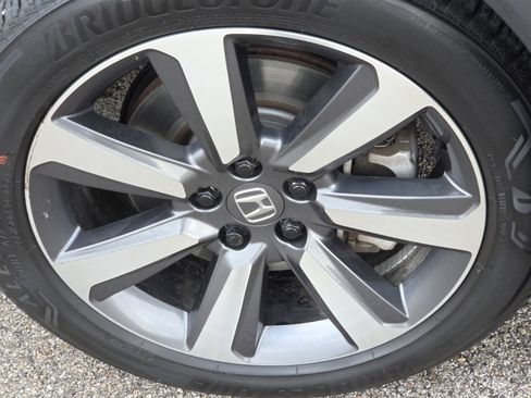 Used 2024 Honda Pilot Touring image 11