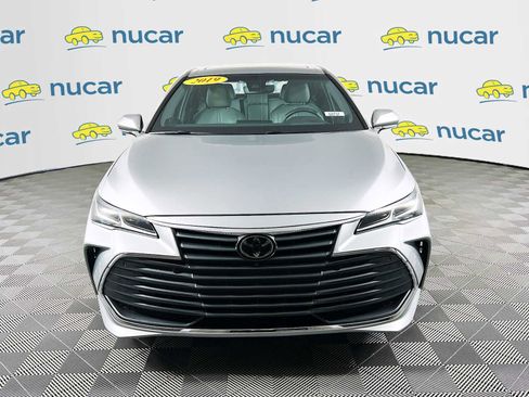 Used 2019 Toyota Avalon Limited image 2