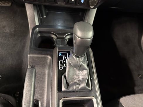 Used 2020 Toyota Tacoma TRD Sport w/ TRD Premium Sport Package AWD/4WD image 18