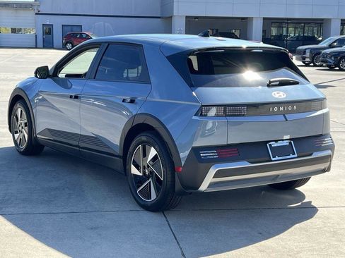New 2026 Hyundai Ioniq 5 SEL image 4