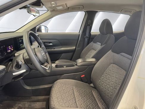 Used 2025 Nissan Kicks SV AWD/4WD image 7