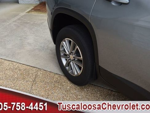 Used 2023 Chevrolet Traverse LT FWD image 14