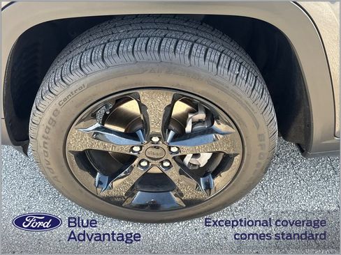 Used 2023 Jeep Grand Cherokee L Laredo RWD image 12