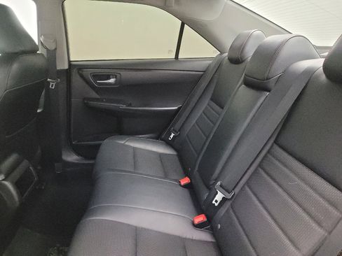 Used 2017 Toyota Camry SE image 18