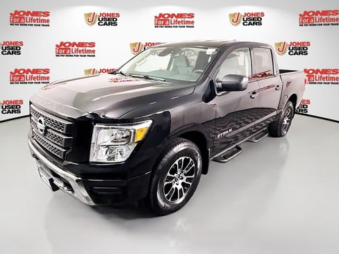 Certified 2024 Nissan Titan SV w/ SV Convenience Package AWD/4WD image 12