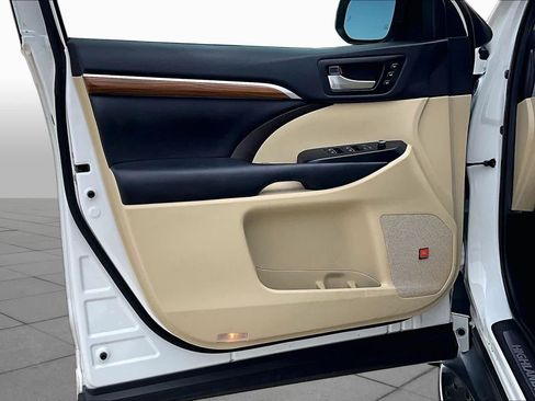 Used 2019 Toyota Highlander Limited FWD image 22