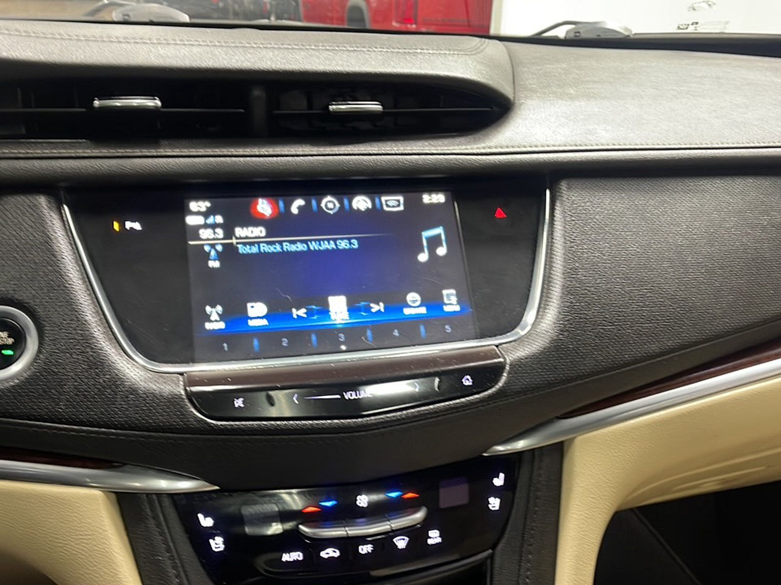 Used 2019 Cadillac XT5 Premium Luxury FWD image 7