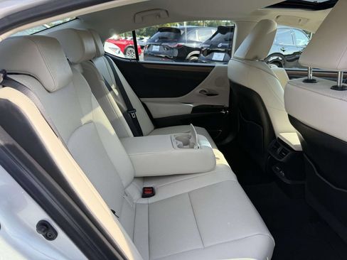 Used 2023 Lexus ES 300h w/ Premium Package FWD image 16