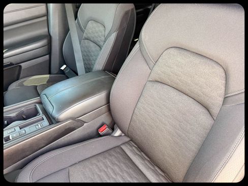 Used 2024 Nissan Pathfinder S FWD image 15