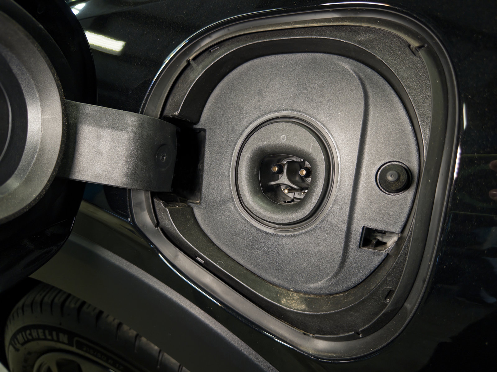 Used 2027 Chevrolet Bolt RS FWD image 5