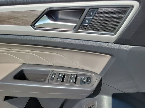 Used 2023 Volkswagen Atlas Cross Sport SE FWD image 32