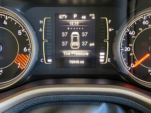 Used 2015 Jeep Cherokee Latitude w/ Cold Weather Group image 21