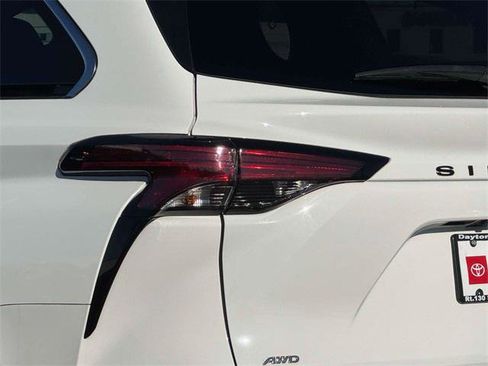 Certified 2022 Toyota Sienna XSE image 9