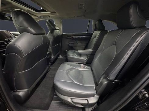 Used 2023 Toyota Highlander Limited image 13