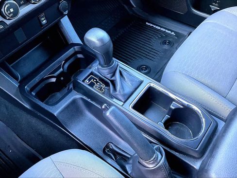 Used 2019 Toyota Tacoma SR image 17