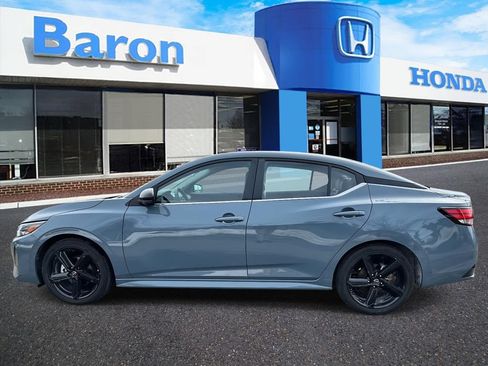 Used 2024 Nissan Sentra SR w/ SR Premium Package FWD image 3
