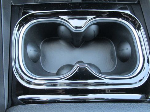 New 2026 Chrysler Pacifica Limited w/ Uconnect Theater Family Group AWD/4WD image 36