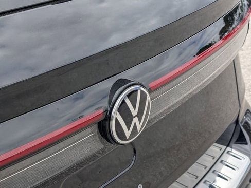 New 2026 Volkswagen Taos SE FWD image 15