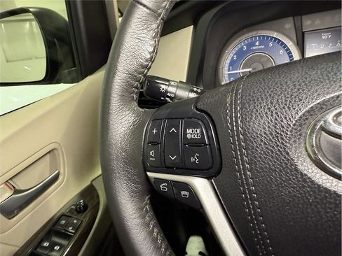 Used 2017 Toyota Sienna XLE Premium image 31