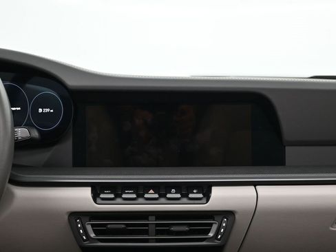 Used 2024 Porsche 911 Carrera image 9