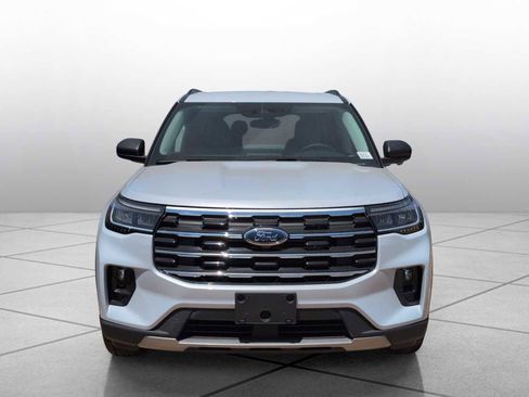 New 2026 Ford Explorer Active RWD image 3