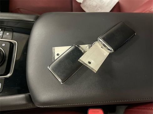 Used 2021 MAZDA MAZDA3 Hatchback w/Premium Plus Pkg image 21