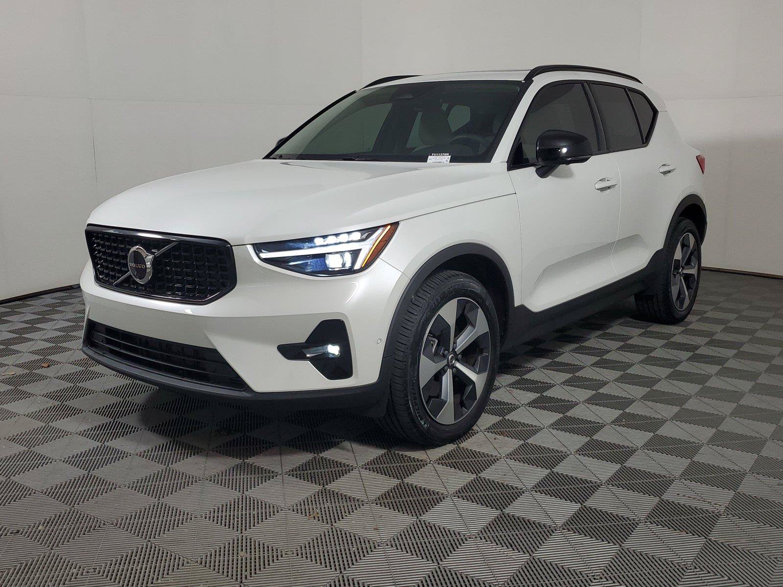 Used 2026 Volvo XC40 B5 Plus w/ Protection Package Premier AWD/4WD image 3