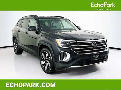 Used 2025 Volkswagen Atlas SE image 1