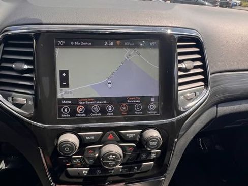 Used 2022 Jeep Grand Cherokee Laredo X RWD image 18