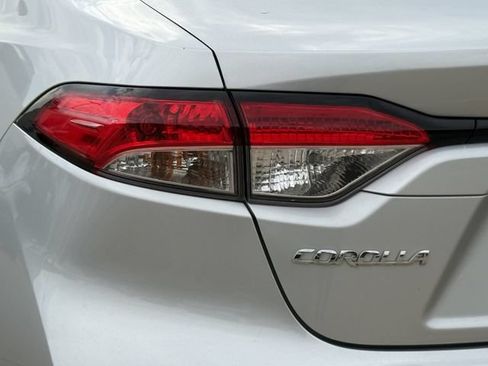 Used 2025 Toyota Corolla LE FWD image 6