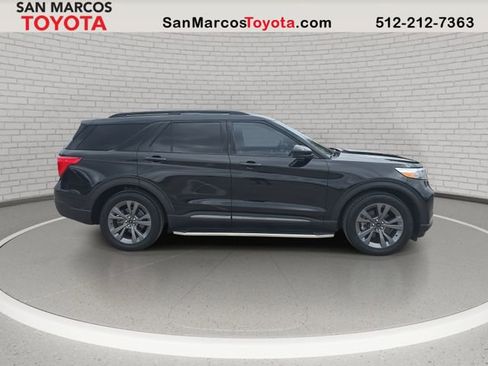 Used 2022 Ford Explorer XLT w/ Equipment Group 202A image 4