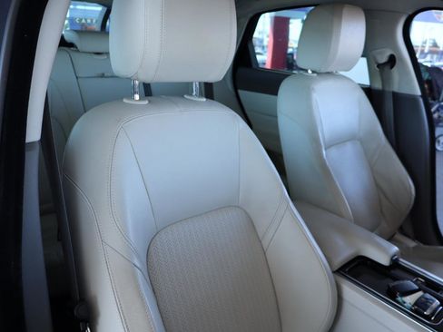 Used 2016 Jaguar XF Prestige image 40