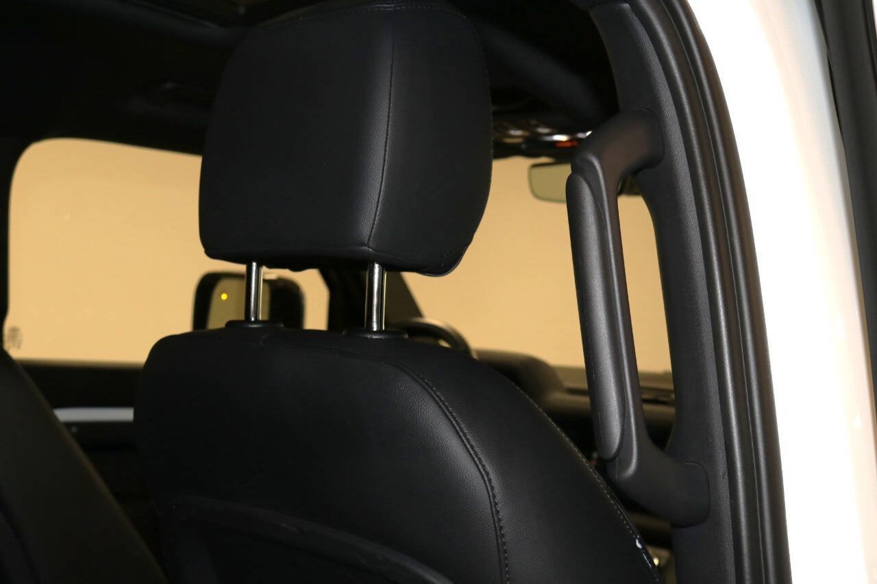 Used 2024 Land Rover Defender 110 S AWD/4WD image 79