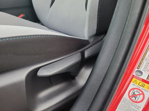 Used 2022 Toyota Prius LE FWD image 17