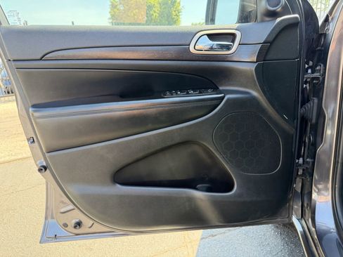 Used 2014 Jeep Grand Cherokee Altitude image 28